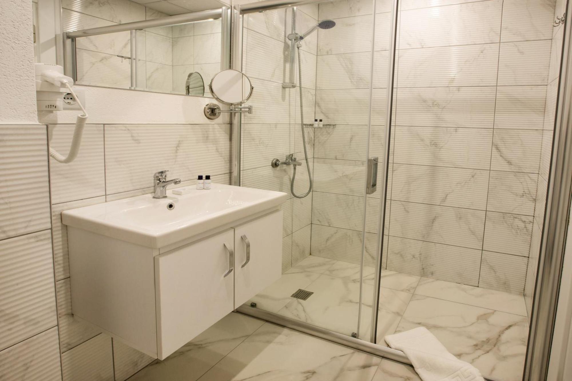 First Joy Hotel Trabzon Bagian luar foto