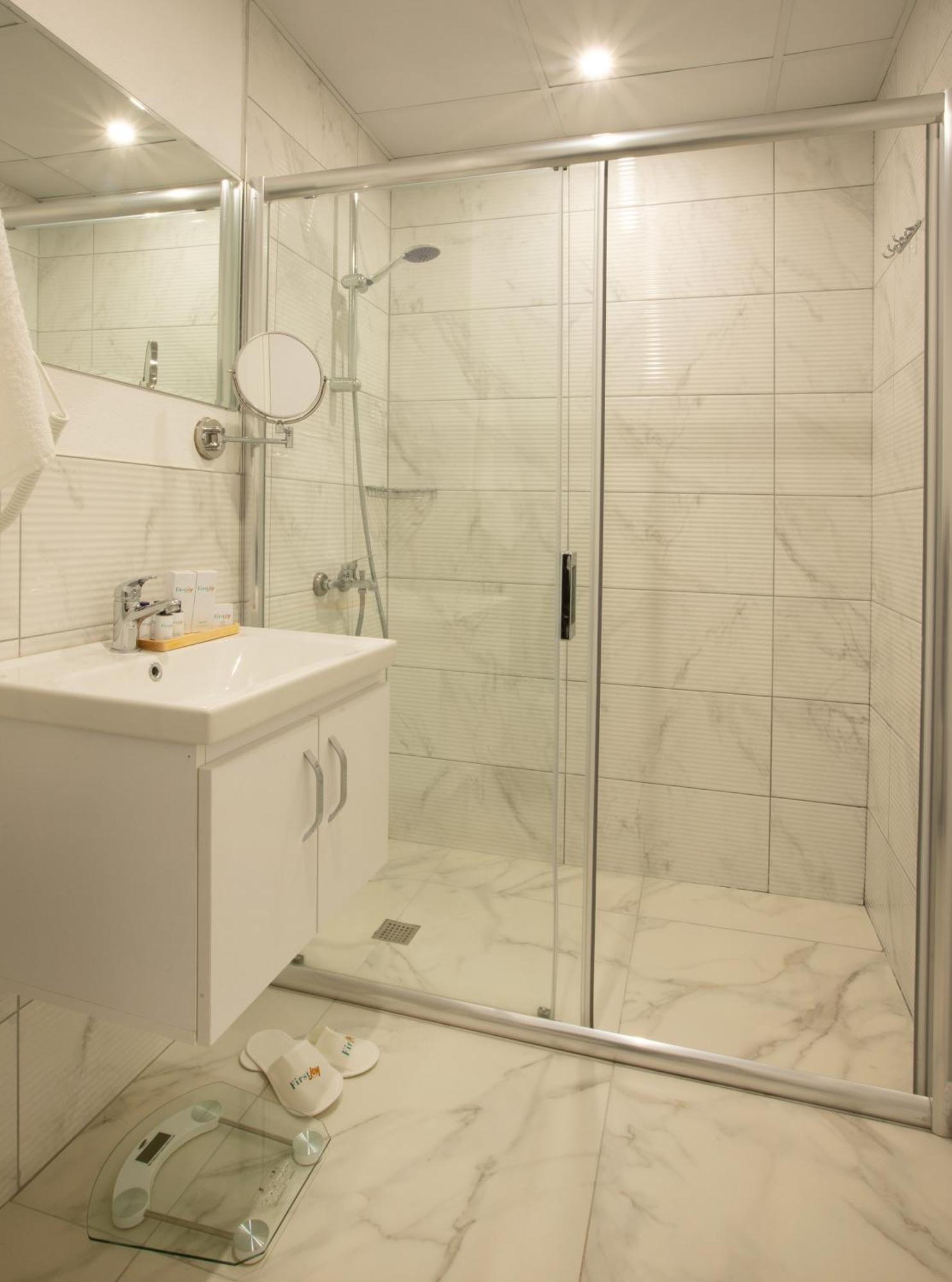 First Joy Hotel Trabzon Bagian luar foto